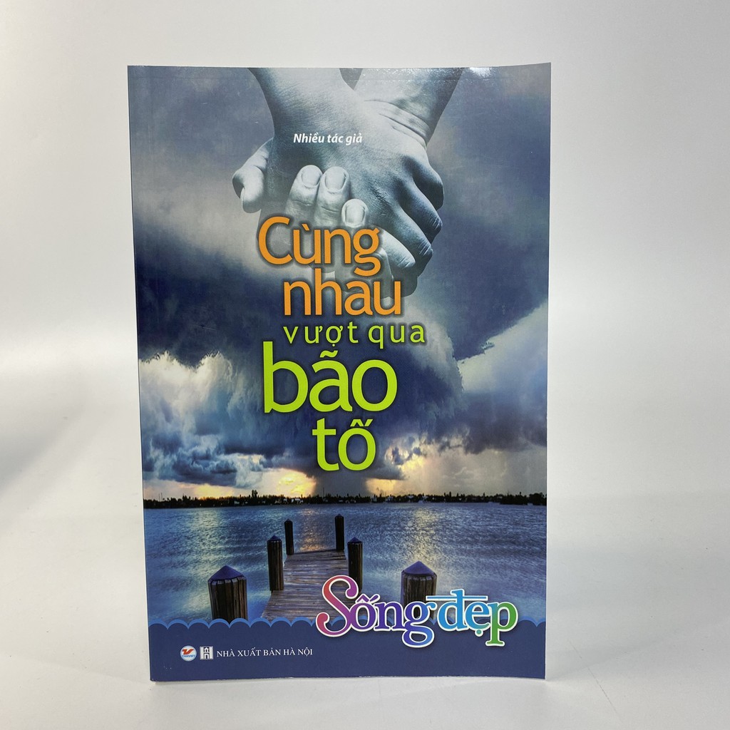 Sách - Tủ Sách Sống Đẹp - Cùng Nhau Vượt Qua Bão Tố