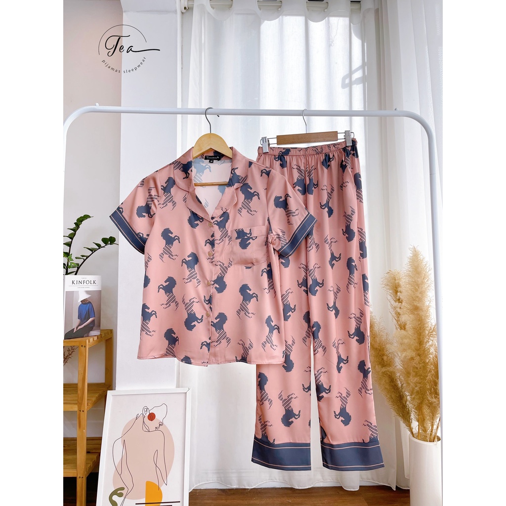 Bộ mặc nhà Pyjama áo cộc quần dài chất lụa Tea Store họa tiết ngựa cao cấp sang trọng