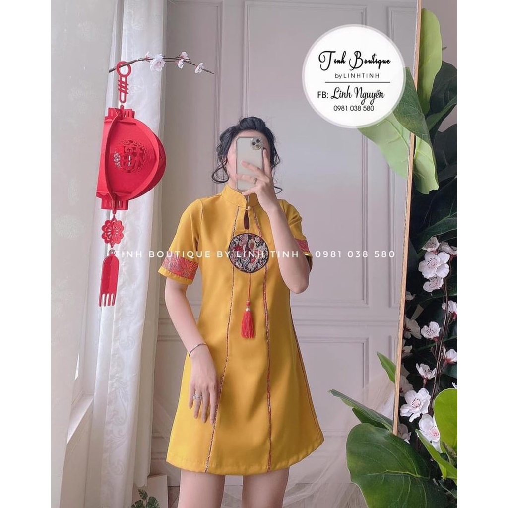 Đầm Cổ Tàu Nữ Dáng Ngắn Khoét Giọt Nước Đính Hình Tròn Trang Trí Chất Vải Dày Dặn Màu Vàng Tôn Dáng. | BigBuy360 - bigbuy360.vn