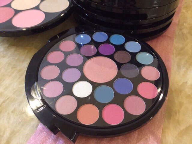 XẢ KHO THU HỒI VỐN_BỘ TRANG ĐIỂM THẦN THÁNH Douglas" của Thế giới  makeup_Hàng Xách Tay Đức_ | BigBuy360 - bigbuy360.vn