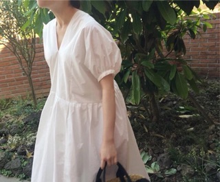 Váy trắng basic dáng xuông