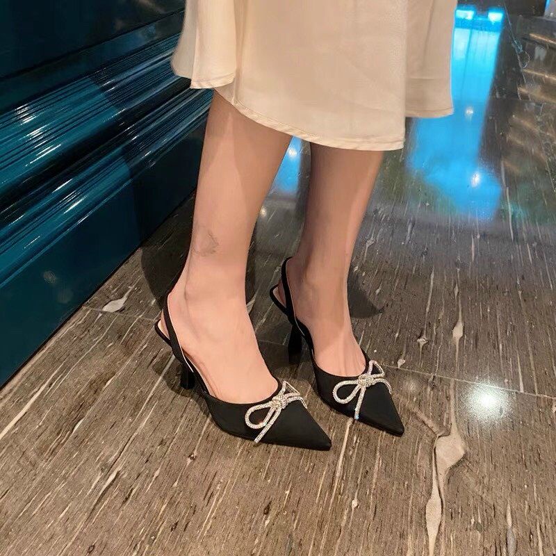 Giày Sandal Nữ Gót 7 Phân Bít Mũi Nhọn Quai Đính Nơ Xoàn Đá Pha Lê. Giày Cao Gót Đế Vuông Đính Đá Nữ