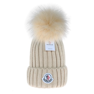 Mũ Len Beanie Đính Búp Lông Pompom