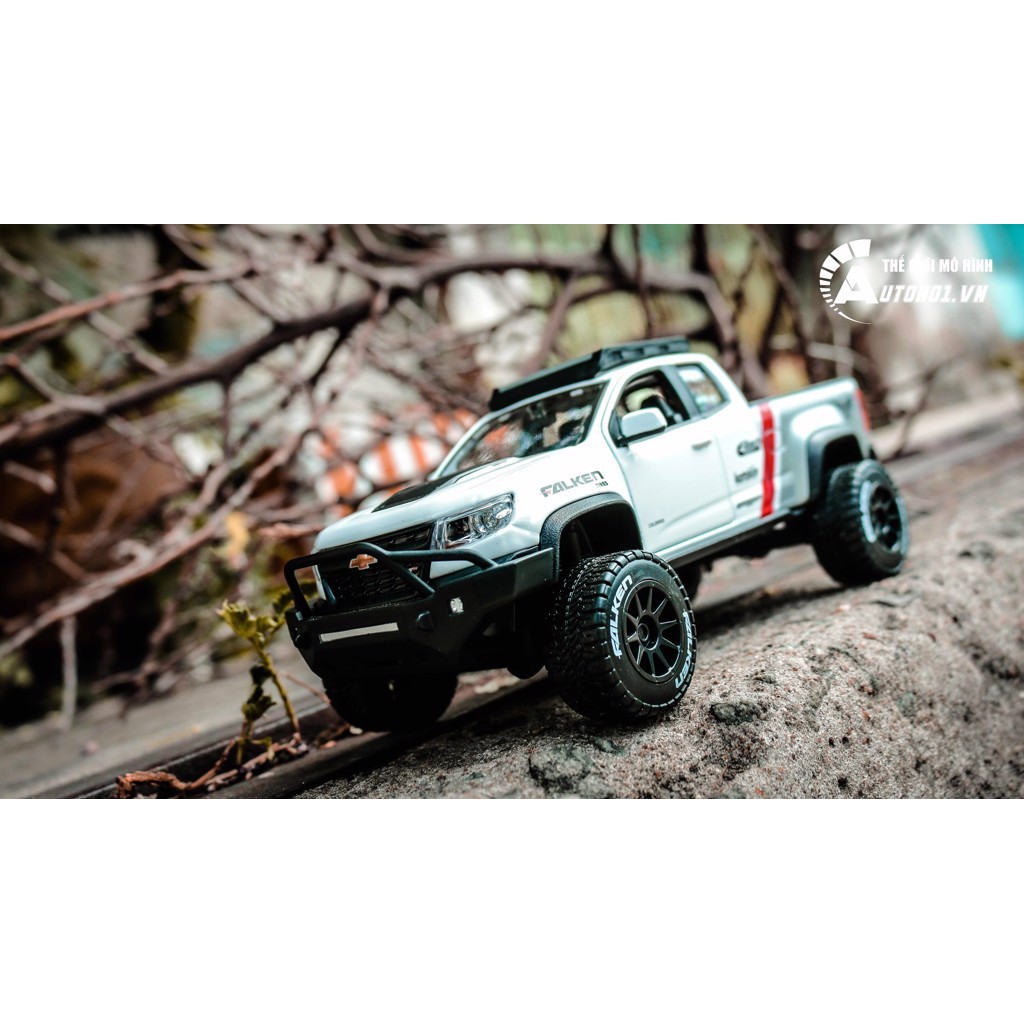 XE MÔ HÌNH CHEVROLET COLORADO ZR2 DESIGN OFF ROAD WHITE 1:27 MAISTO 5002