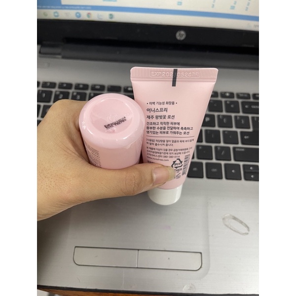 Combo dưỡng hoa đào Innisfree toner và lotion