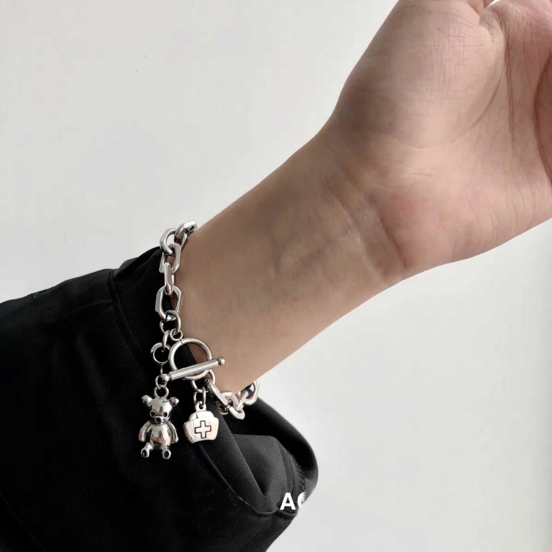 [Mã FAMAYFA giảm 10K đơn 50K] Ins Nurse Hat Bear Couple Bracelet Hip-hop Style OT Buckle Personality Bracelets | BigBuy360 - bigbuy360.vn