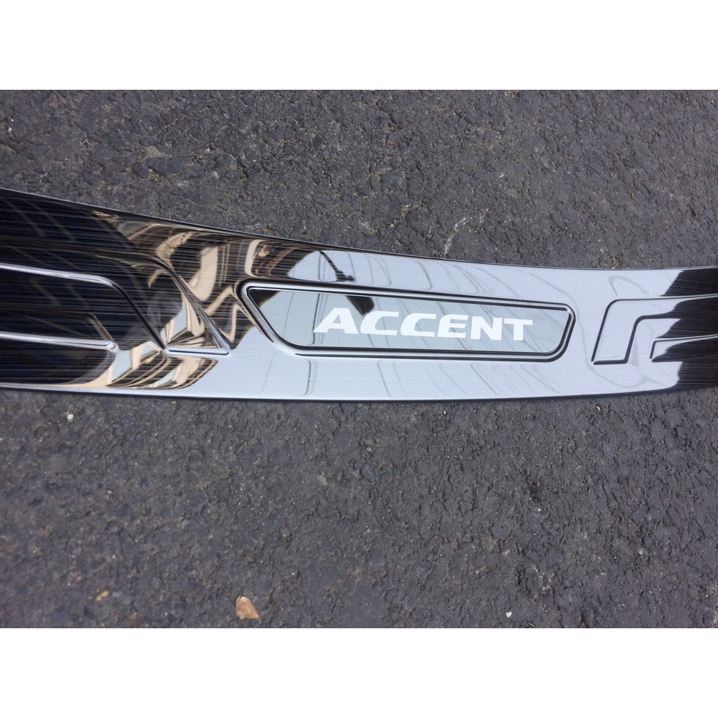 Chống trầy cốp ngoài xe Accent 2018-2019 2020 2021 mẫu titan