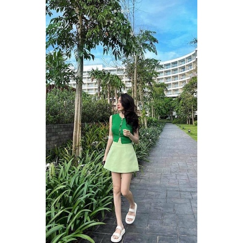 ÁO CROP XANH 3 LỖ + CHÂN VÁY