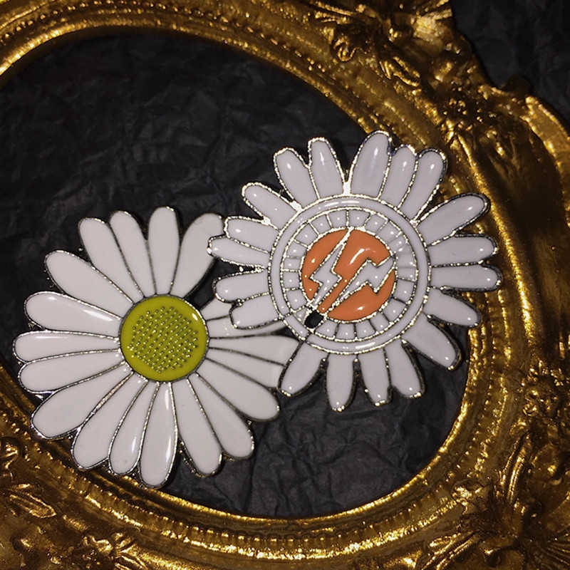 Ghim Cài Áo Hình Hoa Cúc 22163 Thời Trang Cho Nam Nữ