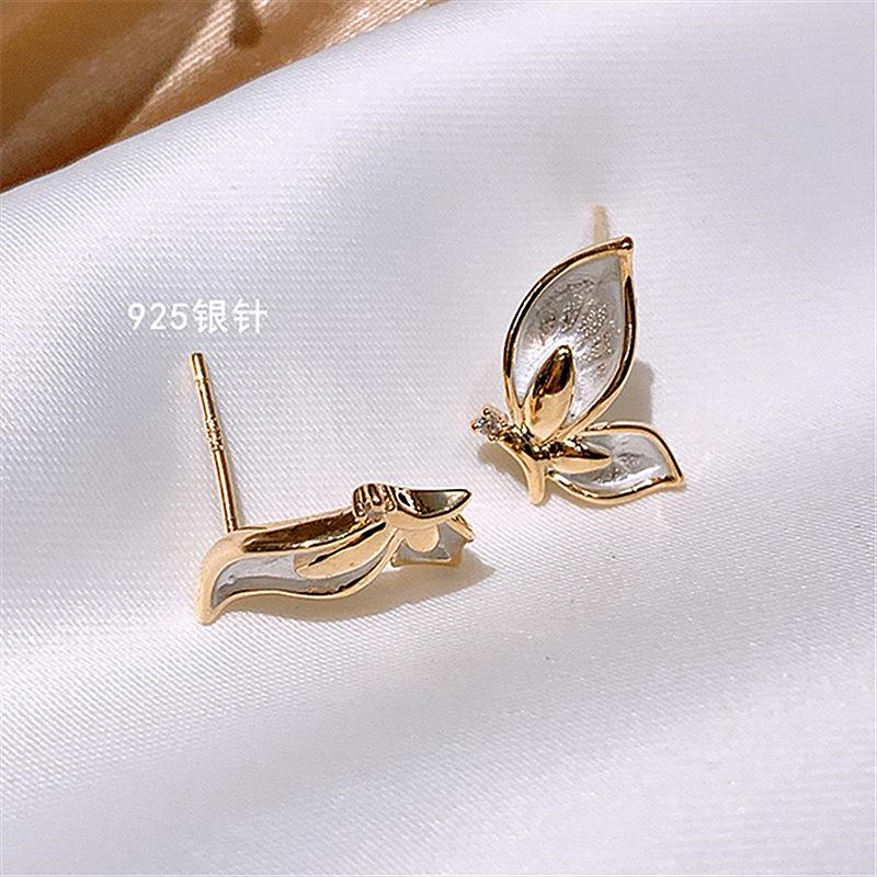 Khuyên Tai Hình Cánh Bướm Nhỏ Xinh Phong Cách Hàn Quốc T12 QiQiShop