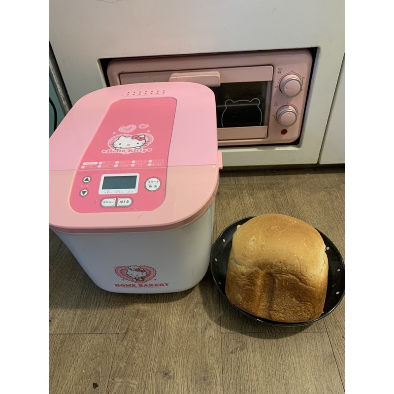 Máy làm Bánh mỳ hello kitty của Nhật