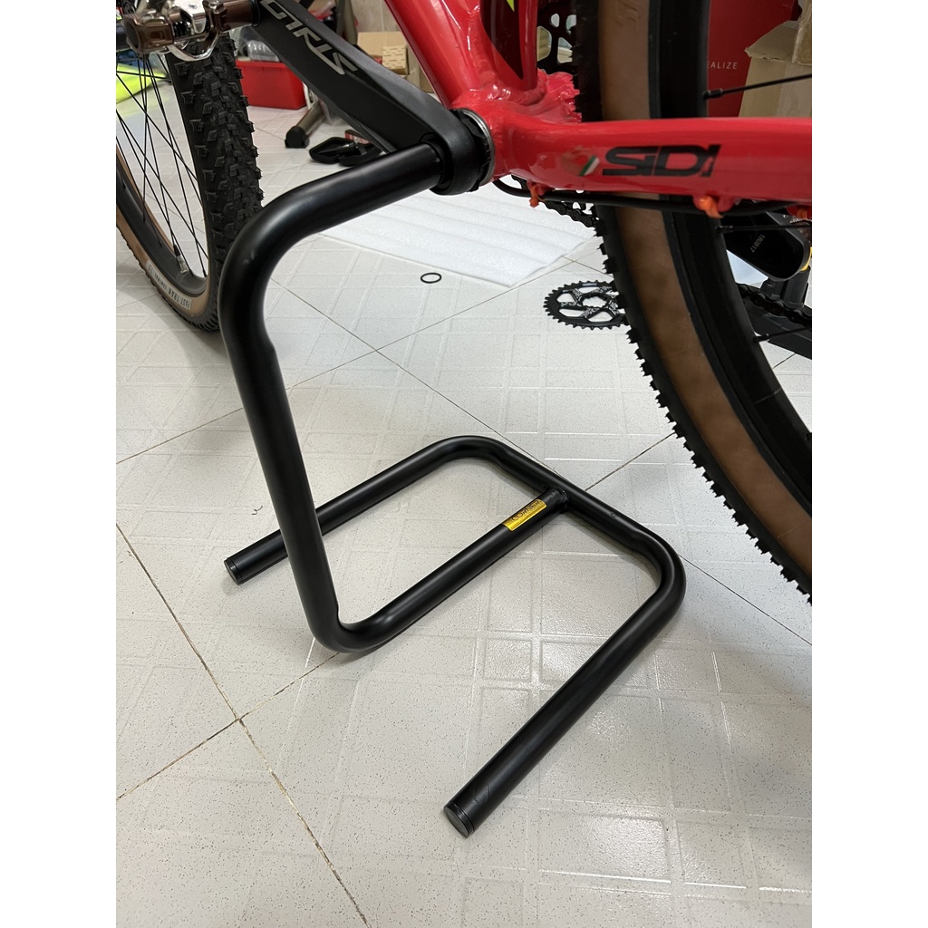 69bikeshop_CHÂN CHỐNG CỐT GIỮA XE ĐẠP ĐỂ TRƯNG BÀY – RỬA XE