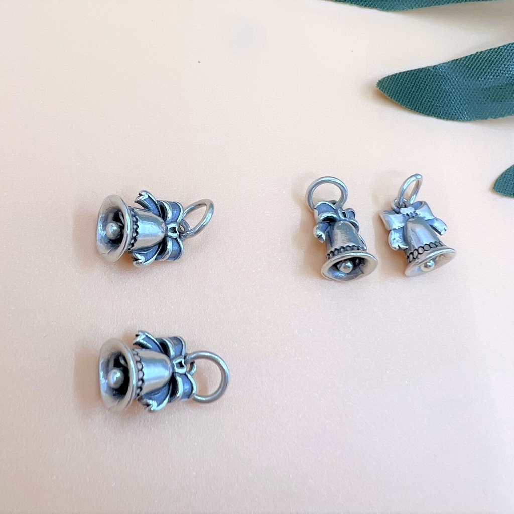 Charm móc treo hình chuông thắt nơ bạc thái - Charm Bạc 925 - Mã CA881