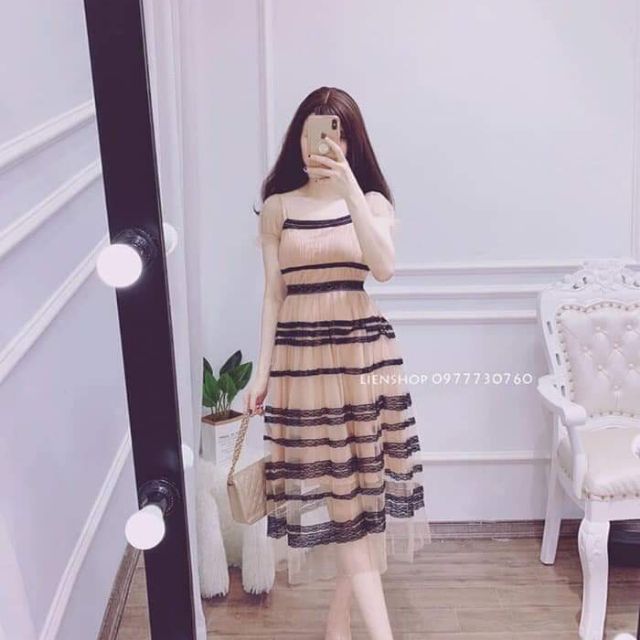 Váy ren tầng