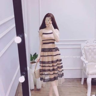 Váy ren tầng