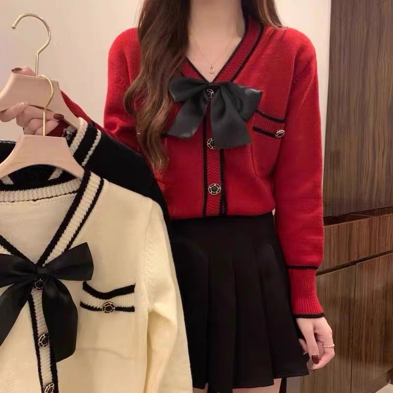 Áo len màu đỏ phong cách kiểu Nhật năm 2023