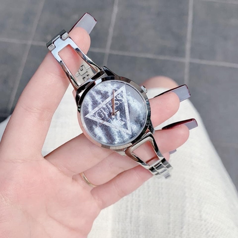 Đồng hồ nữ GUESS W1145L1 dáng lắc sang trọng