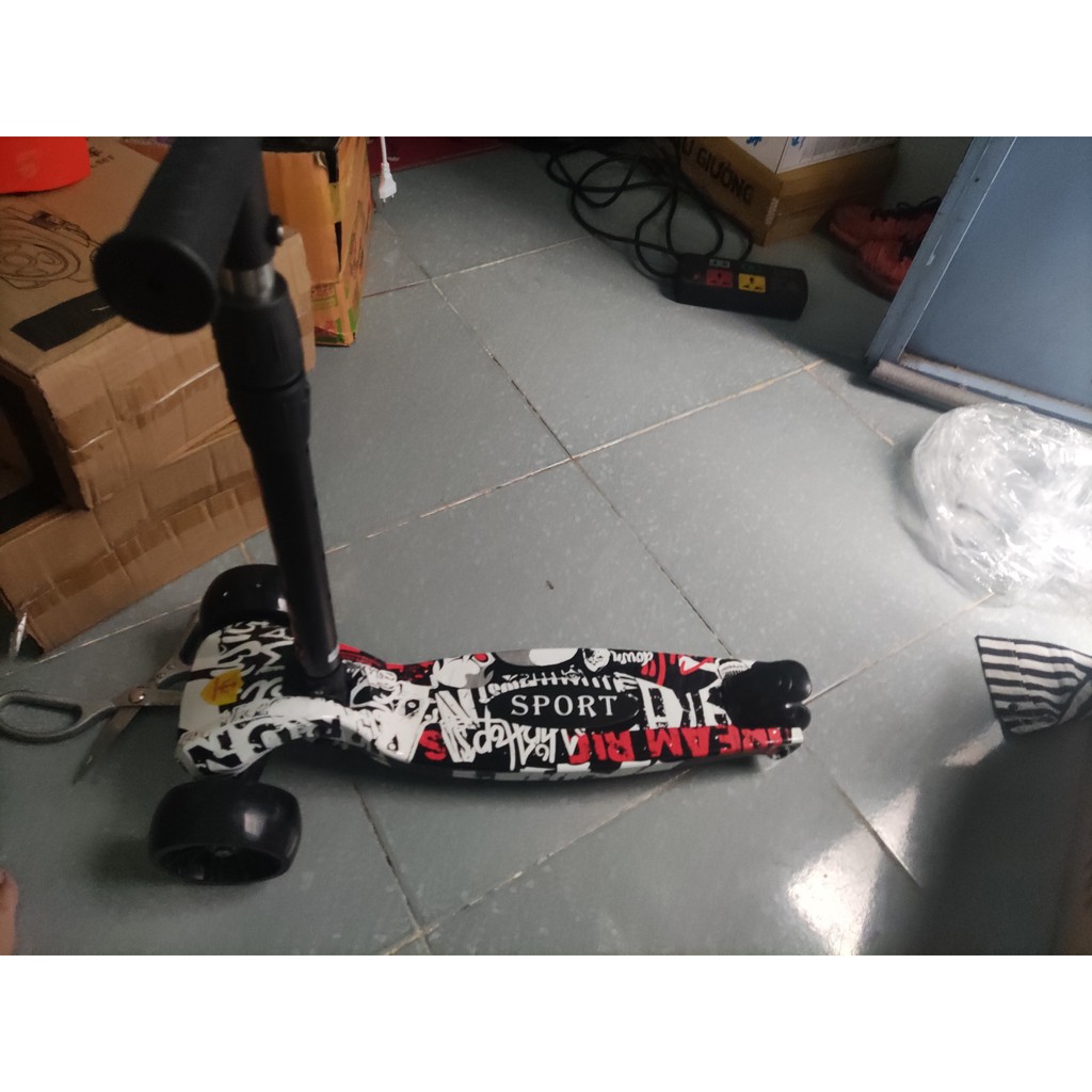 Xe trượt Scooter Họa Tiết Graffiti Cao Cấp Có Đèn Led