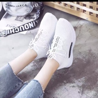Giày thể thao nữ ôm cổ chân có lỗ thoáng khí quảng châu cao cấp