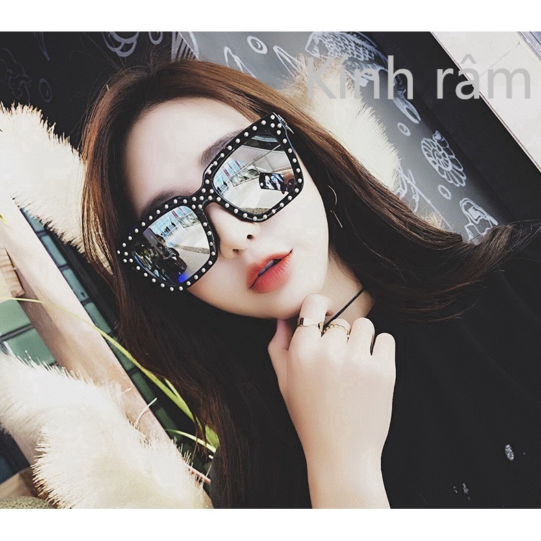 Kính mát đinh tán phong cách cổ điển dành cho nữ