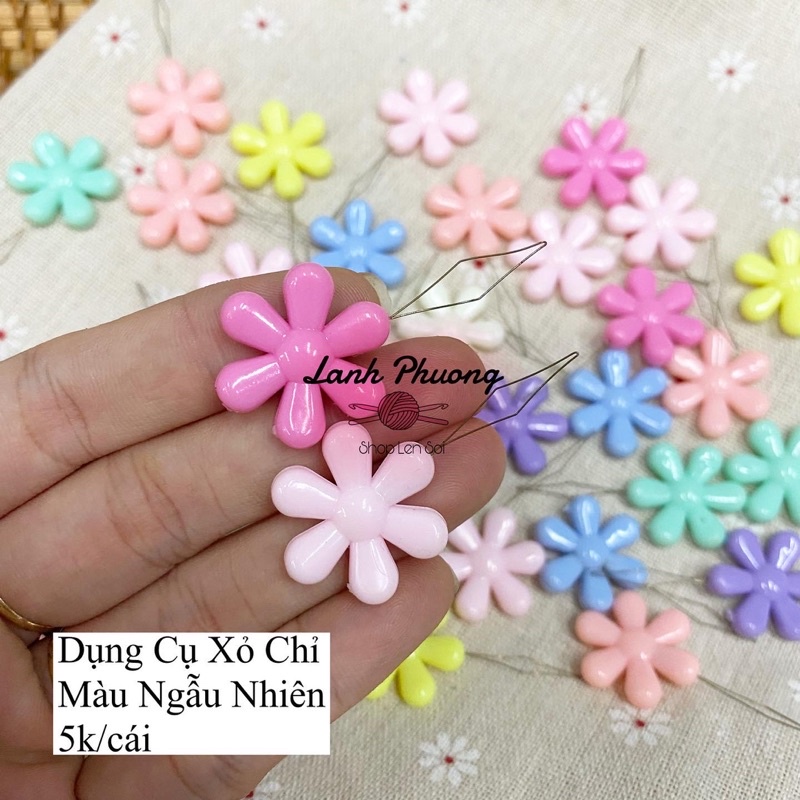 Dụng Cụ Xỏ Chỉ Bông Hoa Màu Ngẫu Nhiên