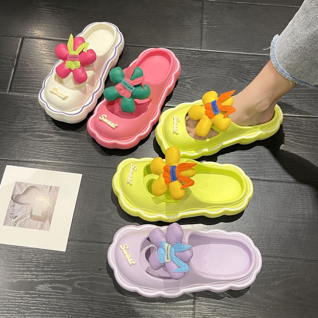 Dép Sandal Đế Xuồng Dày Đục Lỗ Đính Hoa Hoạt Hình Dễ Thương Thời Trang