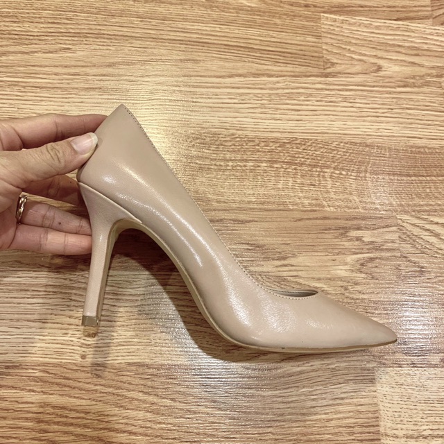 Giày gót nhọn