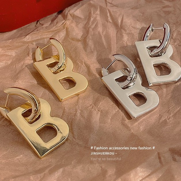 Khuyên tai chữ B TO sang chảnh cá tính KT255