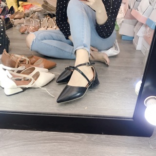 Giày nữ cài dây mũi nhọn