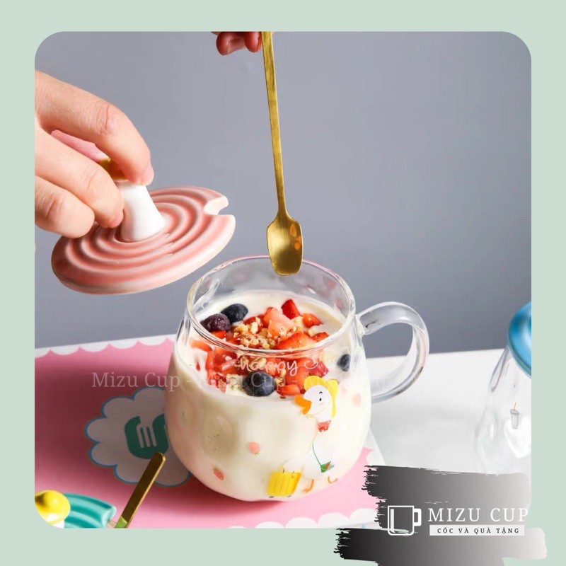 Cốc thuỷ tinh hình con vịt dễ thương gồm nắp thìa
