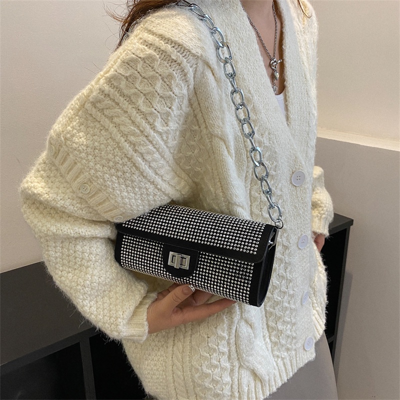 Túi Đeo Vai Phối Dây Xích Thiết Kế Giản Dị Thời Trang