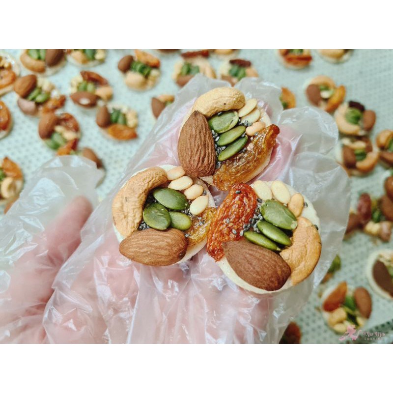 Bánh đồng tiền mix hạt Handmade Homemade Nuts mix | BigBuy360 - bigbuy360.vn