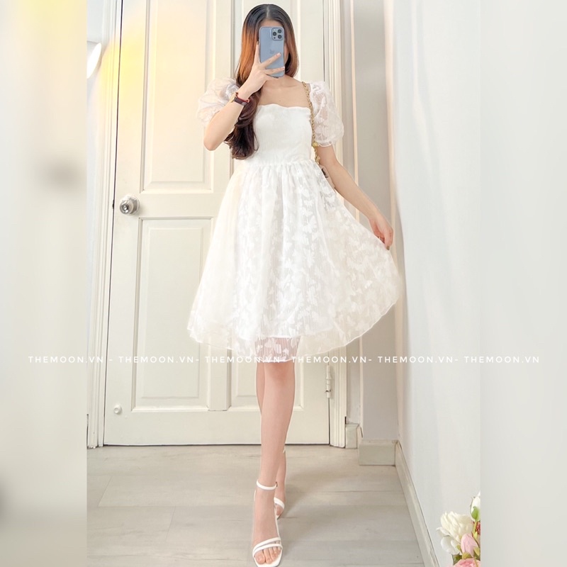 Đầm dự tiệc trắng dáng ngắn mini váy xoè hoa nổi cổ vuông hở lưng
