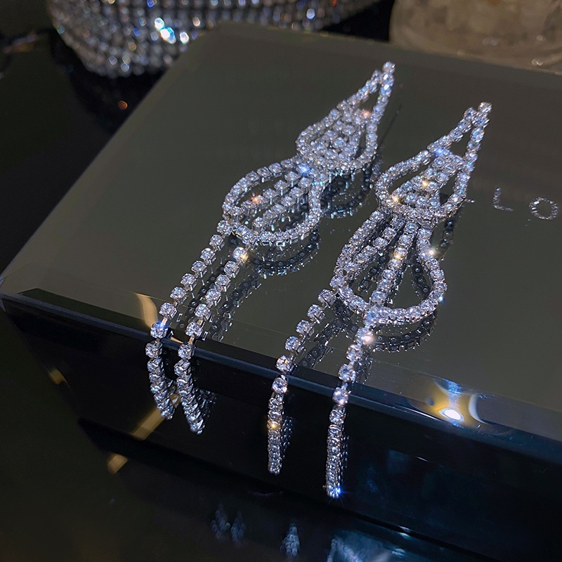 Bông tai Bell Mew kiểu thuỷ nguyệt dáng dài đính đá BT269