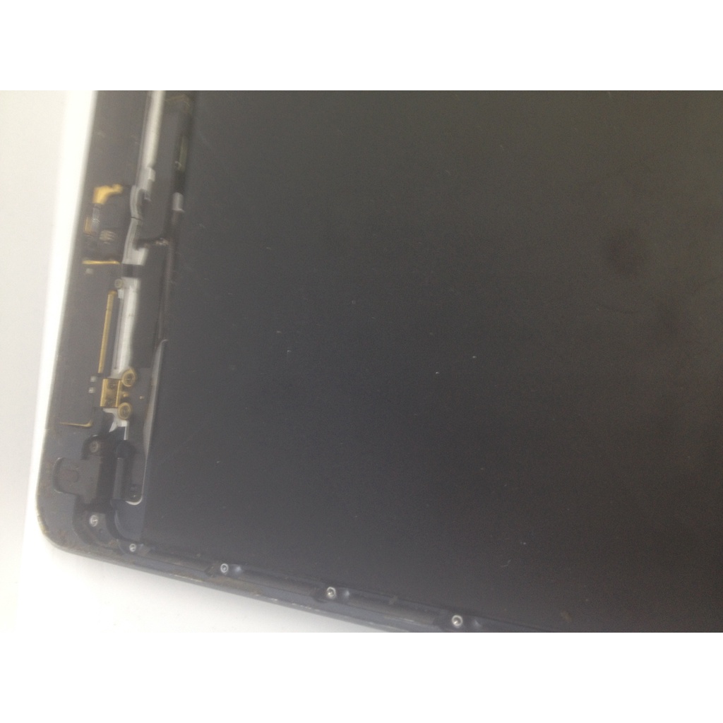 Ipad mini 1 ok tất cả chỉ hư cảm ứng do lệch 2 chân socket cắm dây cảm ứng, đang hoạt động bình thường Pin 70% | BigBuy360 - bigbuy360.vn