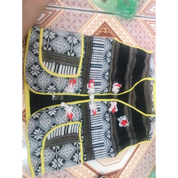Áo thổ cẩm cho bé