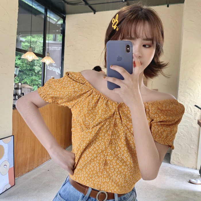 Áo Kiểu Nữ Rớt Vai Cổ Chữ V Họa Tiết Hoa Xinh Xắn | BigBuy360 - bigbuy360.vn