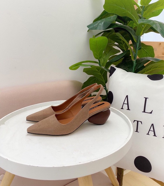 Sandal mũi nhon gót gỗ