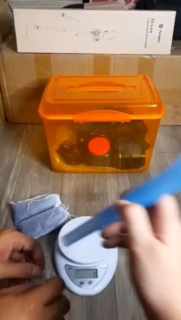 Gói 100g và 200g hạt chống ẩm màu xanh