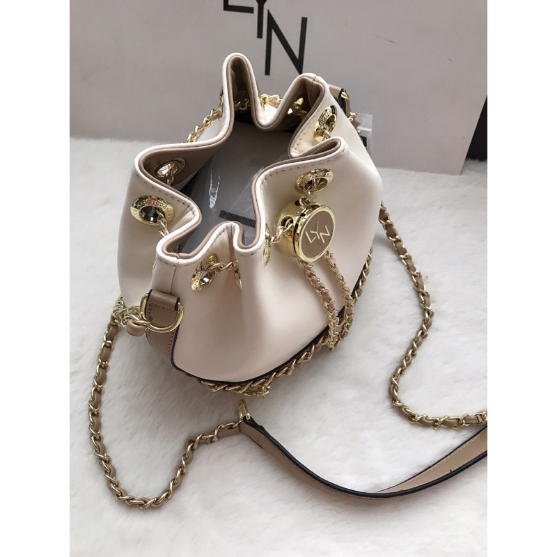 Túi Lyn hobo màu trắng nude