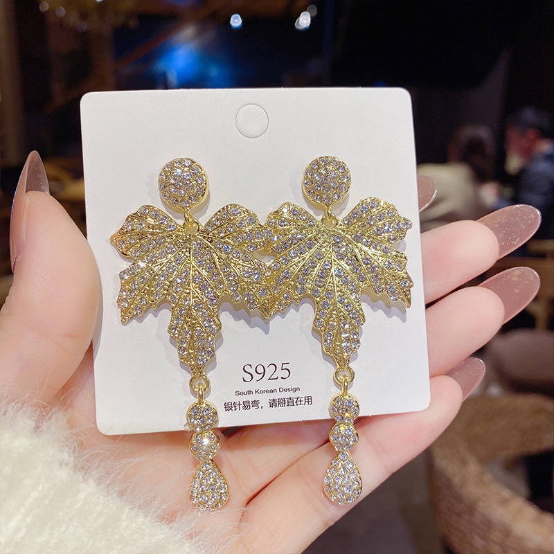 Đôi Bông Tai Hình Chiếc Lá Đính Đá Thời Trang Cho Nữ