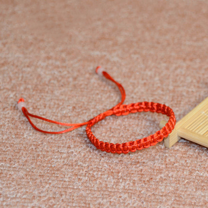 Vòng đeo tay sợi chỉ đỏ handmade thời trang