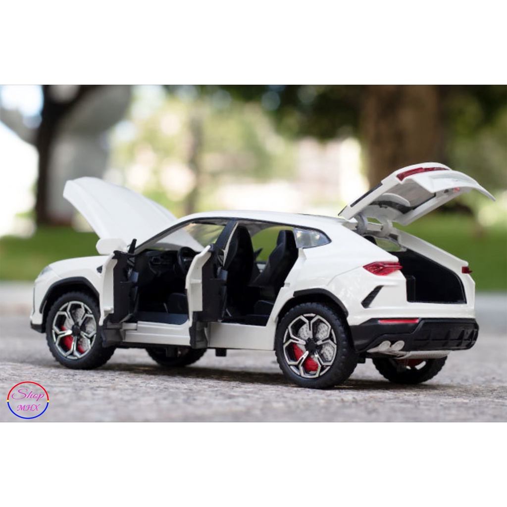 Mô hình xe sắt Lamborghini Urus TẶNG KÈM BIỂN SỐ tỉ lệ 1:24 hãng Chezhi 3 màu