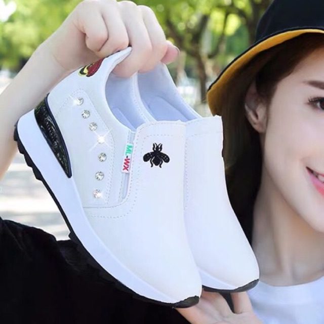 Giầy đế bằng thể thao