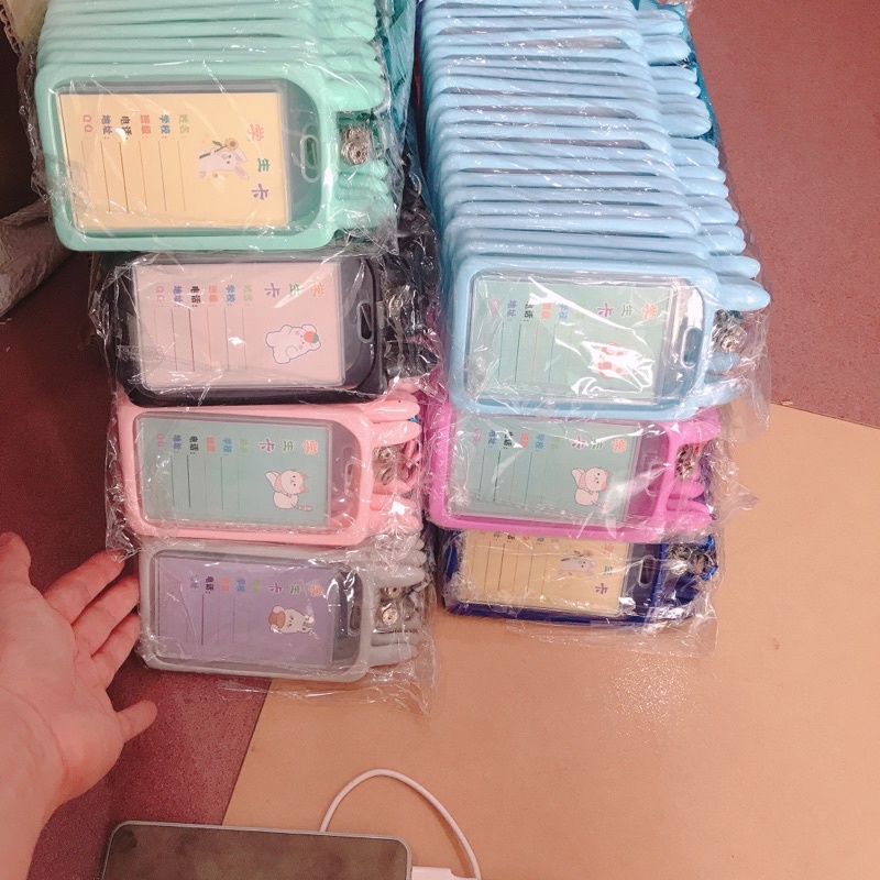 Sỉ 10 đeo thẻ cao cấp mẫu mới thẻ kèm dây đeo thẻ.