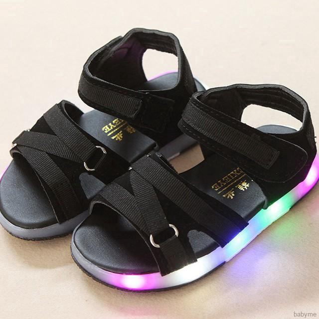 Giày sandals có đèn LED năng động cho bé