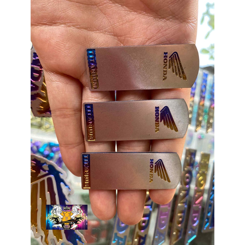LOGO TITAN DÁN LƯNG SMARTKEY HÌNH HRC, DOREMON,STITCH