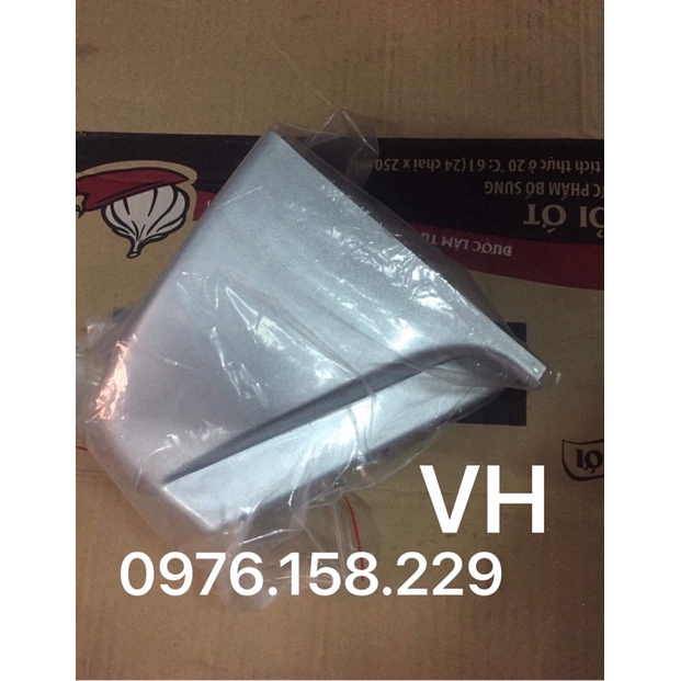 ỐP BẬC LÊN XUỐNG XE FORD EVEREST