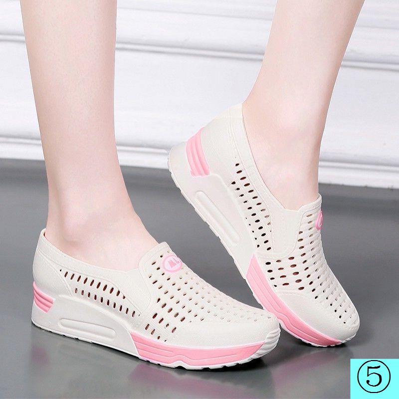 Giày Sandal Nhựa Cao Gót Đế Xuồng Dày Đục Lỗ Màu Trắng Chống Thấm Nước Cho Nữ