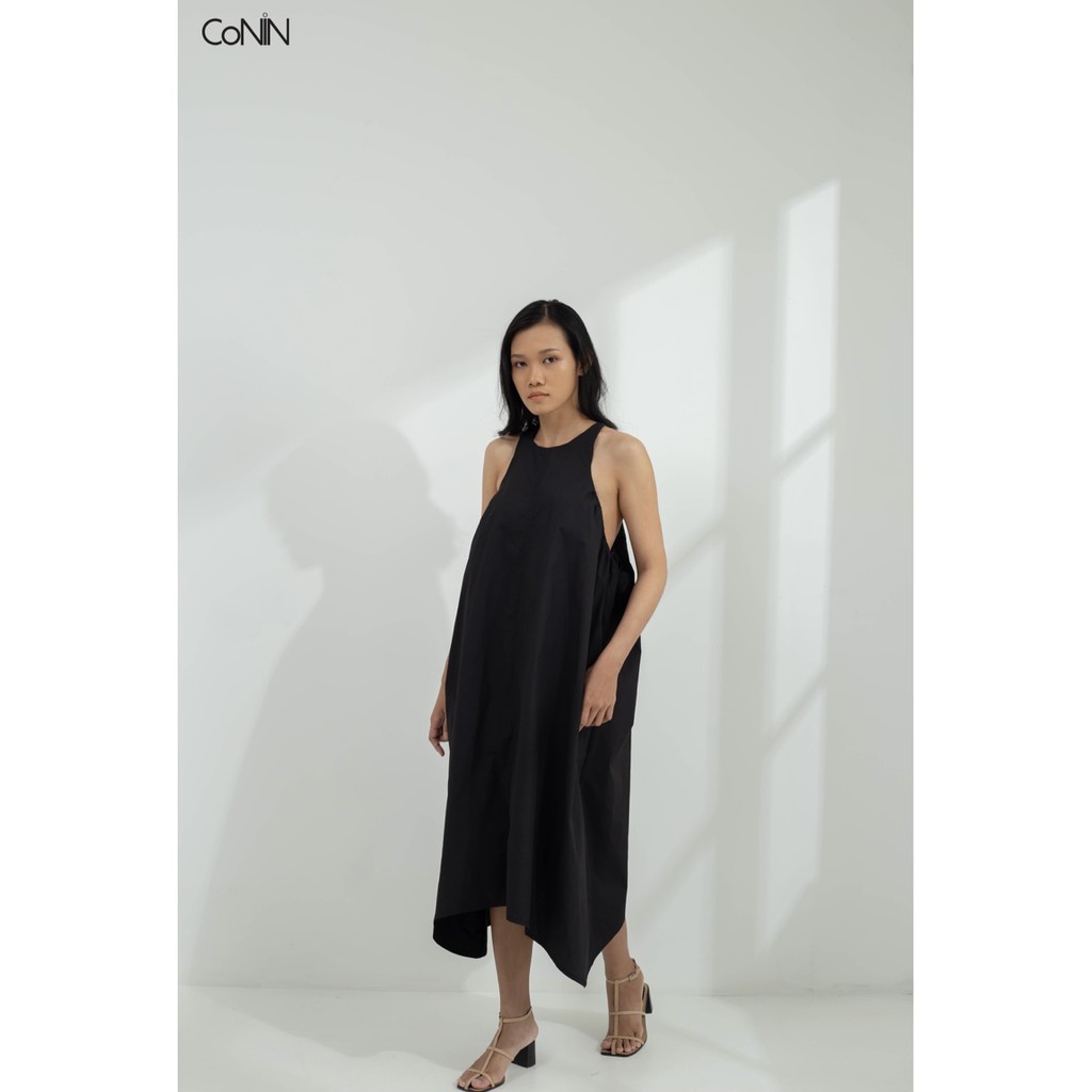 Đầm thiết kế cổ yếm, màu đen, CoNIN
